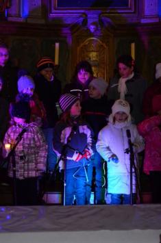 Rozsvícení vánočního stromečku a zpívání v kostele